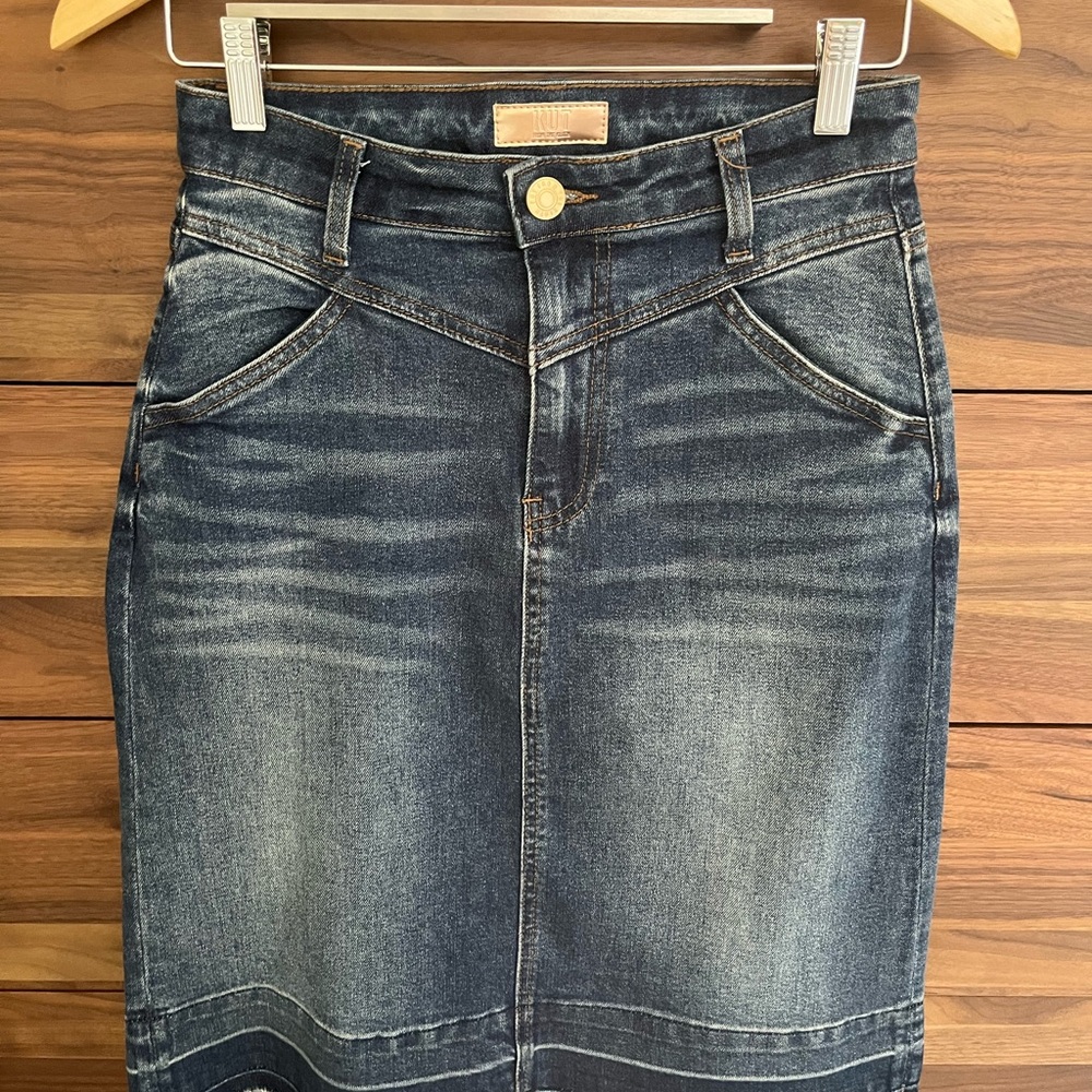 Kut Jean skirt sz 0 fits like a 2-4 size. Sells at Evereve for$109.00.Brand new!